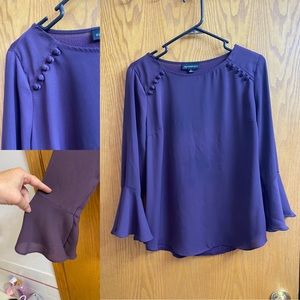 Longsleeve bell sleeve blouse